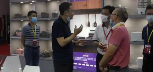 偉星集成灶亮相第30屆中國(guó)家電交易會(huì)